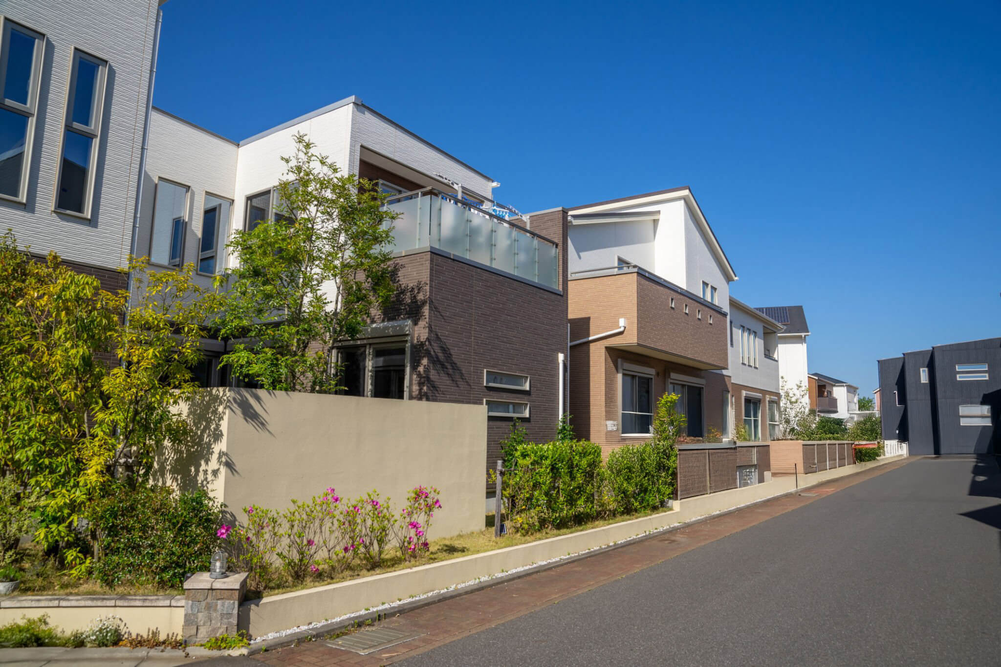 土岐市の外構工事 - 株式会社林組によるモダン住宅のエクステリアデザインサービス